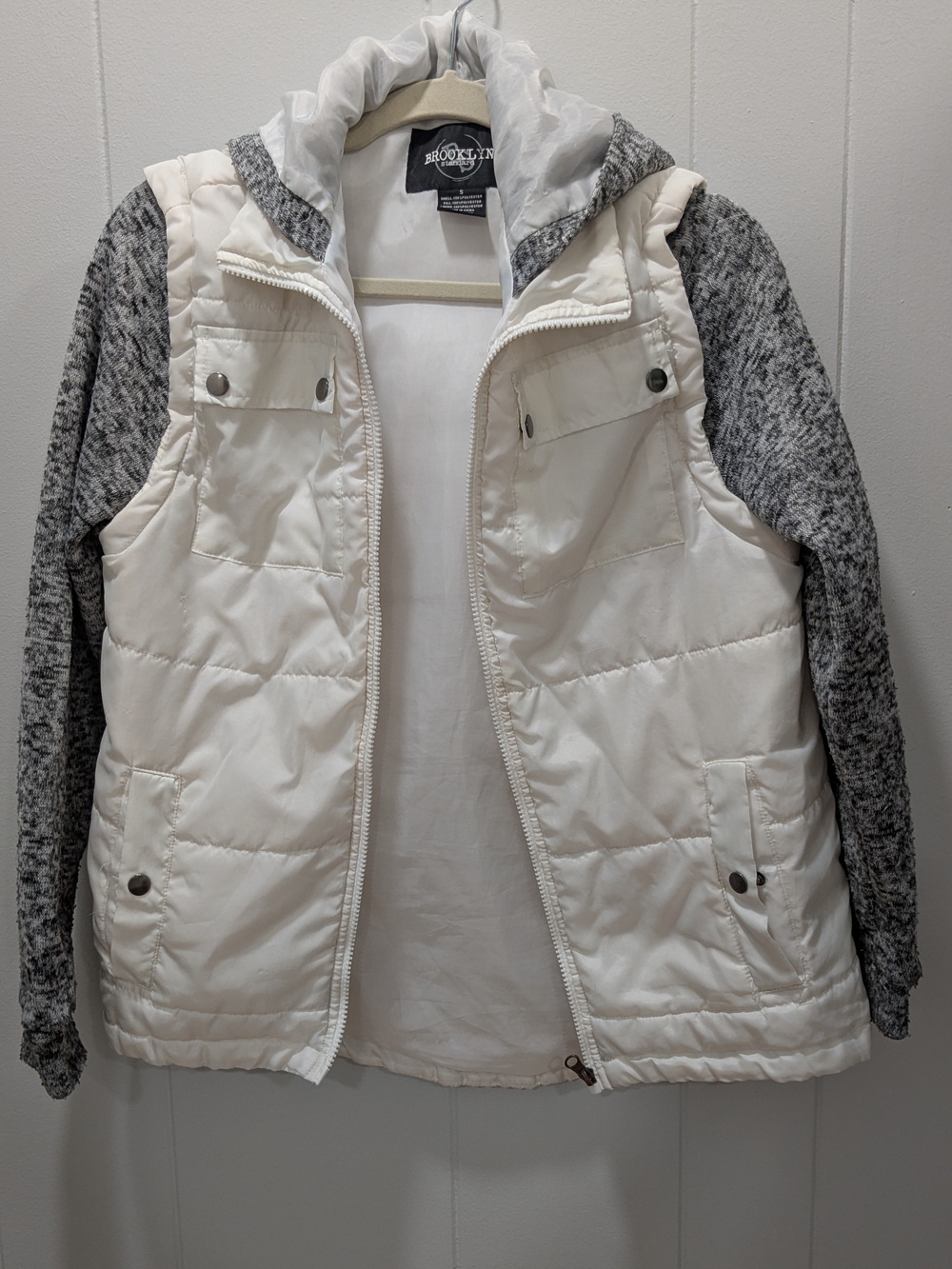 Brooklyn Industries Women's Cream Puffer Vest with Gray Knit Sleeves